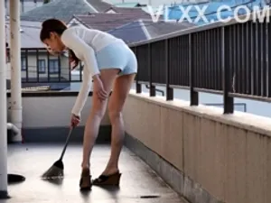 Địt tê hai mép lồn em tây mông to dáng ngon cực xinh