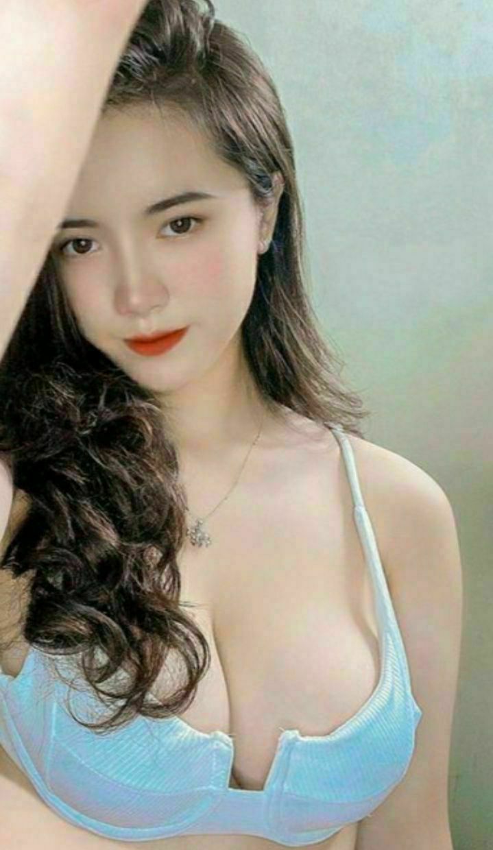 Chồng yêu già vừa rời khỏi nhà, Người vợ đã đưa mông cho cậu con trai địt
